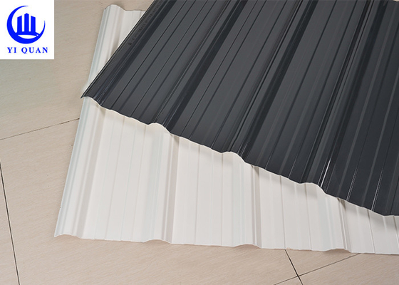 มุงหลังคาพลาสติก Trapezoidal PVC UPVC คุณภาพดีสำหรับตลาดฟาร์มคลังสินค้า